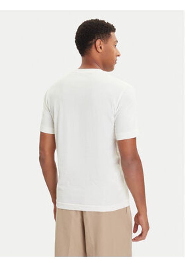 Marc O'Polo T-Shirt 528 2305 51196 Écru Regular Fit. Typ kołnierza: polo. Materiał: bawełna