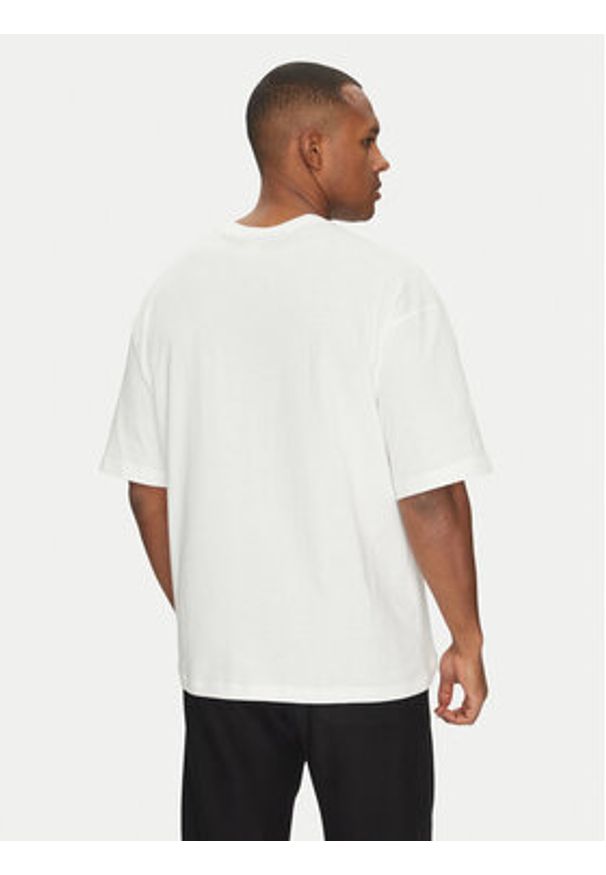 Champion T-Shirt 220714 Biały Standard Fit. Kolor: biały. Materiał: bawełna