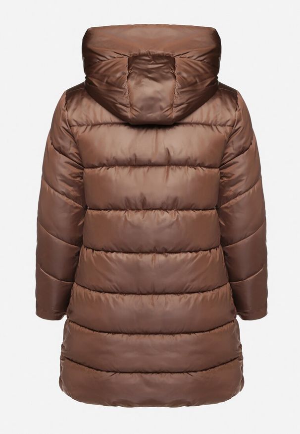 Born2be - Brązowa Pikowana Kurtka z Kapturem i Kieszeniami na Napy Inasia. Okazja: na co dzień. Typ kołnierza: kaptur. Kolor: brązowy. Materiał: jeans. Styl: elegancki, casual