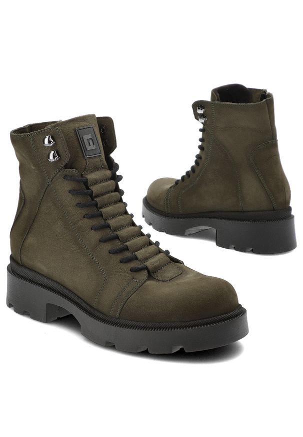 Zielone Botki Nessi Stylowe Obuwie Damskie Ze Skóry Naturalnej Nubuk. Zapięcie: sznurówki. Kolor: zielony. Materiał: nubuk, skóra. Wzór: moro. Sezon: zima, jesień. Styl: elegancki