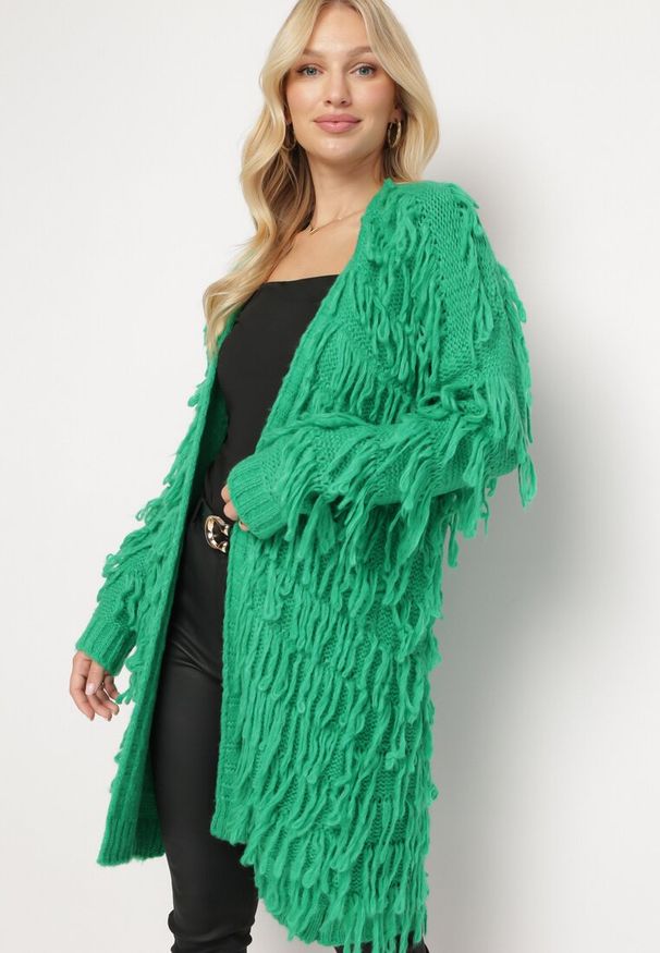 Born2be - Zielony Luźny Kardigan Niezapinany w Ozdobne Frędzle Tadesse. Kolor: zielony. Wzór: aplikacja
