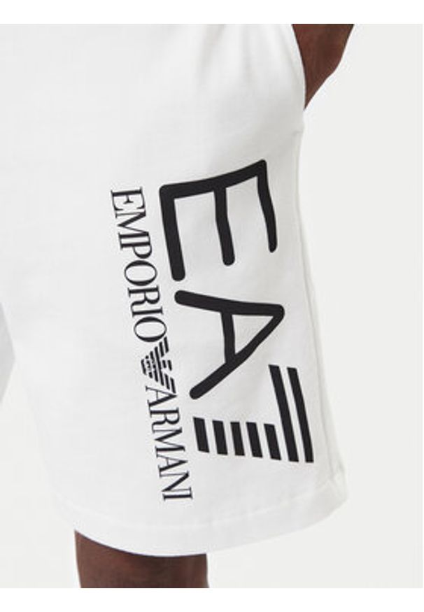 EA7 Emporio Armani Szorty sportowe 7M001414 AF22266 U0002 Biały Regular Fit. Kolor: biały. Materiał: bawełna. Styl: sportowy