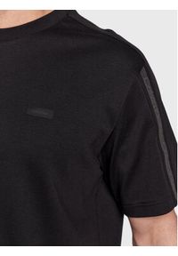 Calvin Klein T-Shirt Logo Tape K10K110814 Czarny Regular Fit. Kolor: czarny. Materiał: bawełna
