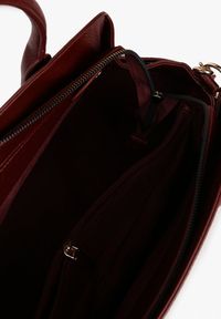 Renee - Bordowa Torebka Shopperka na Ramię z Paskiem Arovire. Kolor: czerwony. Styl: klasyczny, biznesowy, casual, elegancki. Rodzaj torebki: na ramię #3