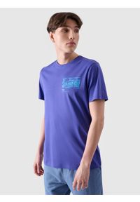 4f - 4F T-shirt regular z nadrukiem męski - fioletowy XXL. Okazja: na co dzień. Kolor: fioletowy. Materiał: dzianina, jersey, bawełna. Długość rękawa: krótki rękaw. Długość: krótkie. Wzór: nadruk. Styl: sportowy, klasyczny, casual