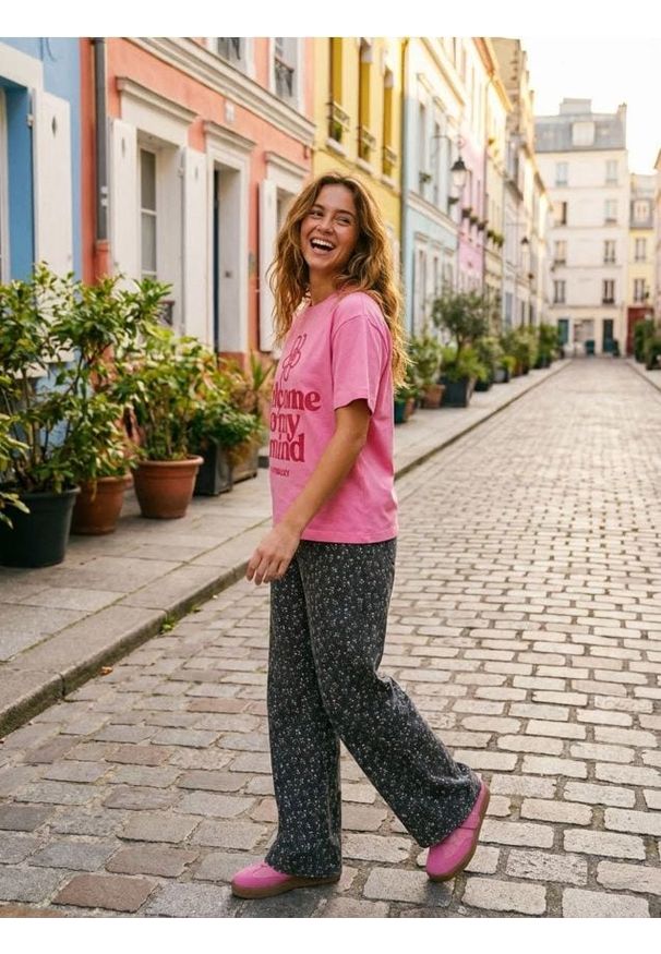 Sinsay - Bawełniana koszulka z nadrukiem na plecach S.W. Smiley® - różowy. Kolor: różowy. Materiał: bawełna. Wzór: nadruk