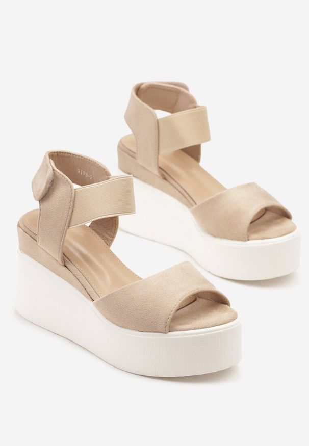 Born2be - Beżowe Sandały na Platformie i Koturnie Wioreta. Okazja: na spacer. Zapięcie: rzepy. Kolor: beżowy. Materiał: jeans. Sezon: lato. Obcas: na koturnie. Styl: elegancki
