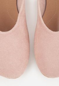 Renee - Różowe Balerinki z Imitacji Zamszu w Stylu Basic Saraphiele. Okazja: na randkę. Kolor: różowy. Materiał: zamsz #4