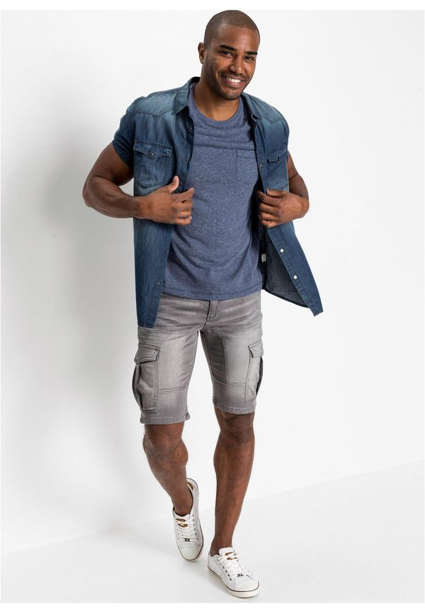 bonprix - Koszula dżinsowa z czystej bawełny organicznej, krótki rękaw, slim fit. Typ kołnierza: kołnierzyk klasyczny. Kolor: niebieski. Materiał: bawełna. Długość rękawa: krótki rękaw. Długość: krótkie