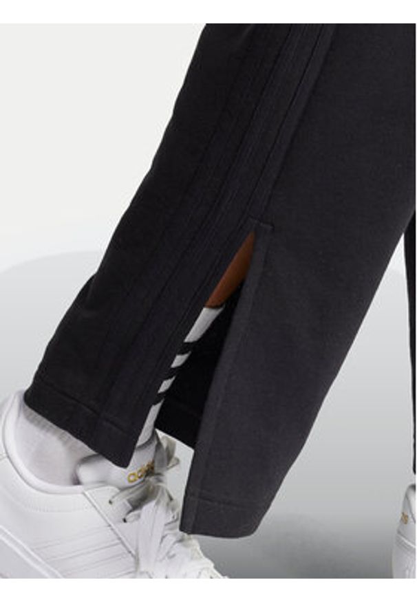 Adidas - adidas Spodnie dresowe ALL SZN French Terry 3-Stripes JI9106 Czarny Loose Fit. Kolor: czarny. Materiał: bawełna