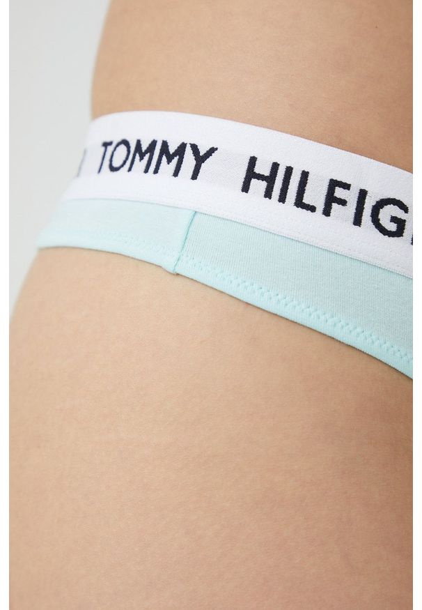 TOMMY HILFIGER - Tommy Hilfiger stringi. Kolor: niebieski. Materiał: materiał, włókno