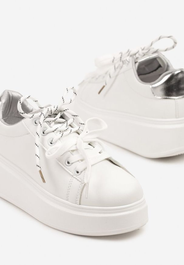 Born2be - Biało-Srebrne Sneakersy Ozdobione Podwójnym Wiązaniem Zdivane. Kolor: biały. Wzór: aplikacja