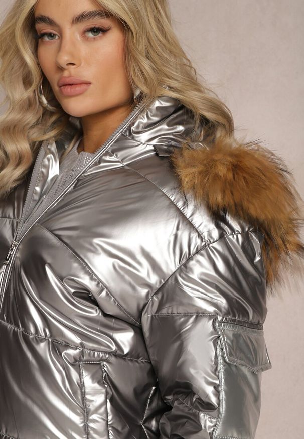 Renee - Srebrna Kurtka Actynome. Kolor: srebrny. Materiał: futro. Styl: klasyczny