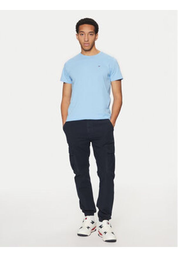 Tommy Jeans T-Shirt DM0DM04411 Niebieski Slim Fit. Kolor: niebieski. Materiał: bawełna