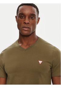 Guess T-Shirt M2YI37 I3Z14 Zielony Slim Fit. Kolor: brązowy. Materiał: bawełna #4