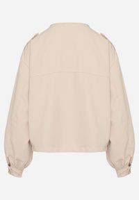 Born2be - Beżowa Kurtka ze Stójką i Ozdobnymi Guzikami Ściągana w Pasie Troczkiem Basalle. Okazja: na co dzień. Typ kołnierza: kołnierzyk stójkowy. Kolor: beżowy. Materiał: jeans. Styl: casual, elegancki #6