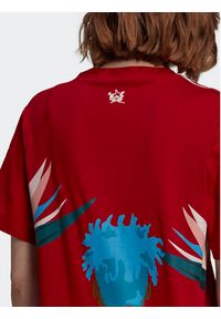 Adidas - adidas T-Shirt THEBE MAGUGU HK5209 Czerwony Regular Fit. Kolor: czerwony. Materiał: bawełna