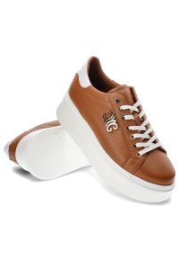 Brązowe Sneakersy Carinii Modne Buty Damskie. Okazja: na co dzień. Kolor: brązowy. Materiał: skóra. Szerokość cholewki: normalna. Wzór: aplikacja. Sezon: jesień, wiosna. Obcas: na platformie. Styl: casual, elegancki #4