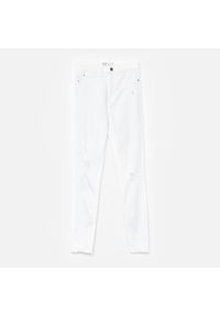 Cropp - Jeansy super high waist - Biały. Stan: podwyższony. Kolor: biały #1