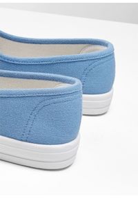 Buty wsuwane bonprix niebieski. Zapięcie: bez zapięcia. Kolor: niebieski #6
