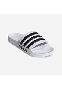 Klapki basenowe Adidas Adilette Shower. Kolor: biały, czarny, wielokolorowy. Styl: sportowy