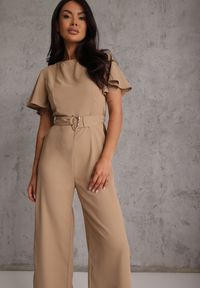 Renee - Beżowy Kombinezon VICES Ozdobiony Paskiem i Klamrą o Nieregularnym Kształcie Metilaeno. Kolor: beżowy. Wzór: aplikacja #3