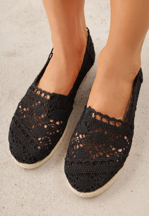 Born2be - Czarne Ażurowe Espadryle na Podeszwie z Plecionki Satisfyingly. Okazja: na spotkanie biznesowe, na co dzień, do pracy. Kolor: czarny. Materiał: materiał, len. Szerokość cholewki: normalna. Wzór: ażurowy. Sezon: lato. Styl: boho, casual, klasyczny, biznesowy
