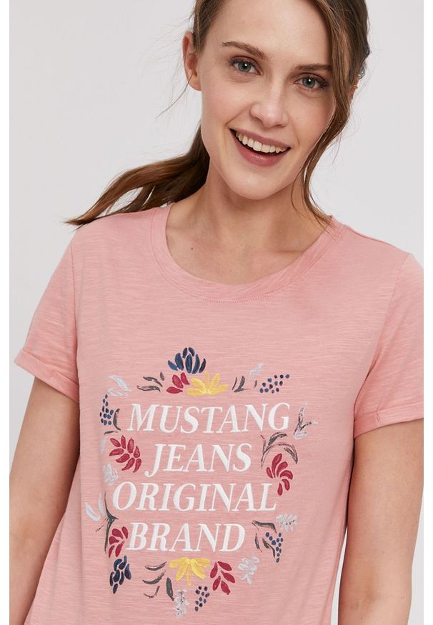 Mustang - T-shirt. Okazja: na co dzień. Kolor: różowy. Materiał: bawełna, dzianina. Wzór: aplikacja. Styl: casual