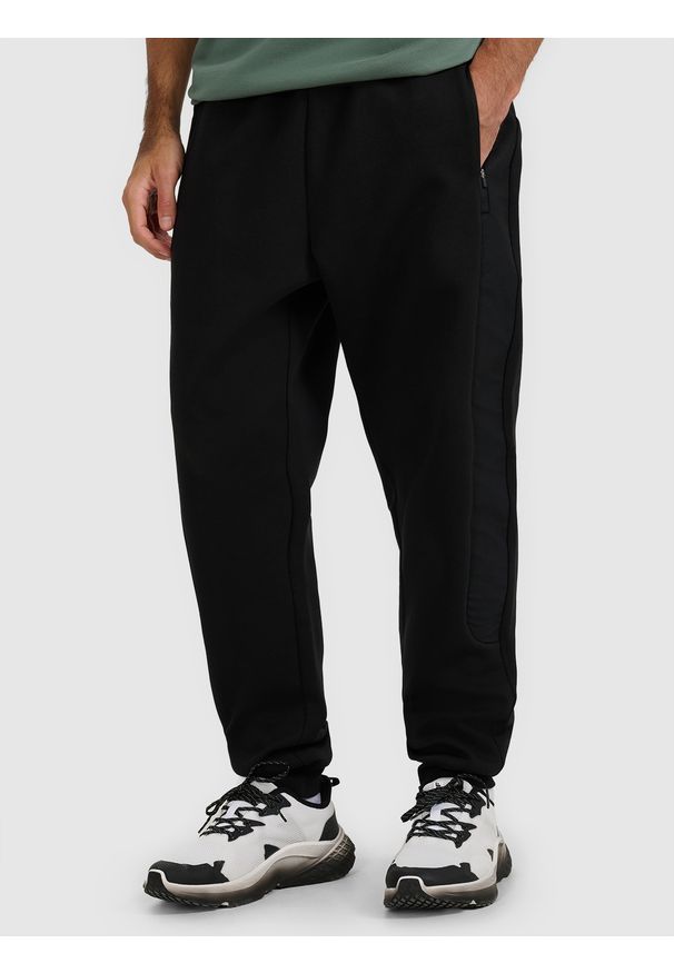 4f - 4F Spodnie dresowe joggery męskie - czarne M. Kolor: czarny. Materiał: dresówka
