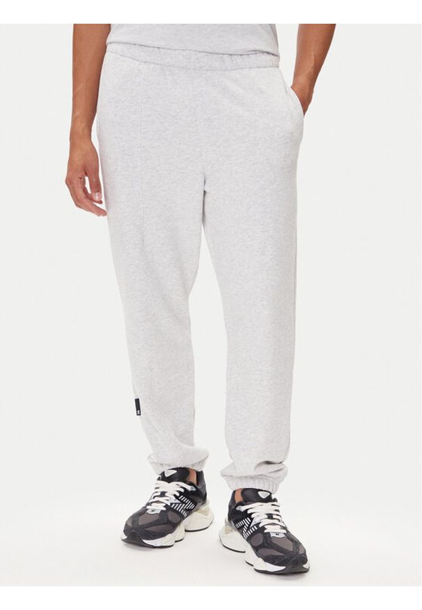 On Spodnie dresowe Club Pants 1ME1004 Szary Relaxed Fit. Kolor: szary. Materiał: bawełna