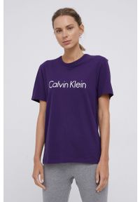 Calvin Klein Underwear T-shirt piżamowy kolor fioletowy bawełniana. Kolor: fioletowy. Materiał: bawełna. Długość: krótkie. Wzór: nadruk #1