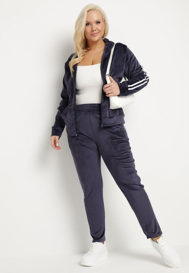 Born2be - Granatowy Komplet Dresowy Rozpinana Bluza z Paskami i Spodnie Dorwia. Kolor: niebieski. Materiał: dresówka. Wzór: aplikacja