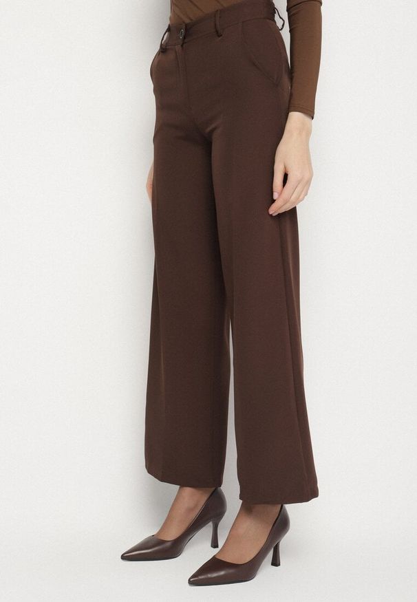 Born2be - Brązowy Komplet Garniturowy z Wiskozą Marynarka na Guzik i Szerokie Spodnie Tevora. Kolor: brązowy. Materiał: wiskoza. Wzór: aplikacja