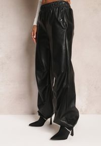 Renee - Czarne Szerokie Spodnie z Gumką w Talii z Imitacji Skóry Aeralin. Kolor: czarny. Materiał: skóra