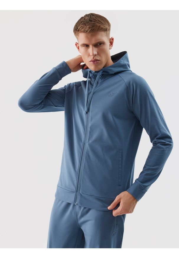4f - 4F Bluza treningowa rozpinana z kapturem męska - granatowa 3XL. Typ kołnierza: kaptur. Kolor: niebieski. Materiał: włókno, elastan, dzianina, materiał, syntetyk. Długość rękawa: raglanowy rękaw. Wzór: gładki, jednolity, ze splotem. Styl: sportowy. Sport: fitness