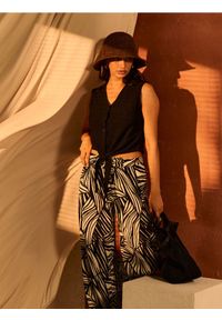 Sinsay - Bluzka koszulowa bez rękawów - czarny. Kolor: czarny. Długość rękawa: bez rękawów #1