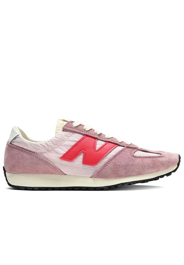 Buty unisex New Balance U4716SA - różowe. Kolor: różowy. Materiał: materiał, zamsz, syntetyk, guma, skóra. Szerokość cholewki: normalna. Wzór: jodełka. Sezon: lato