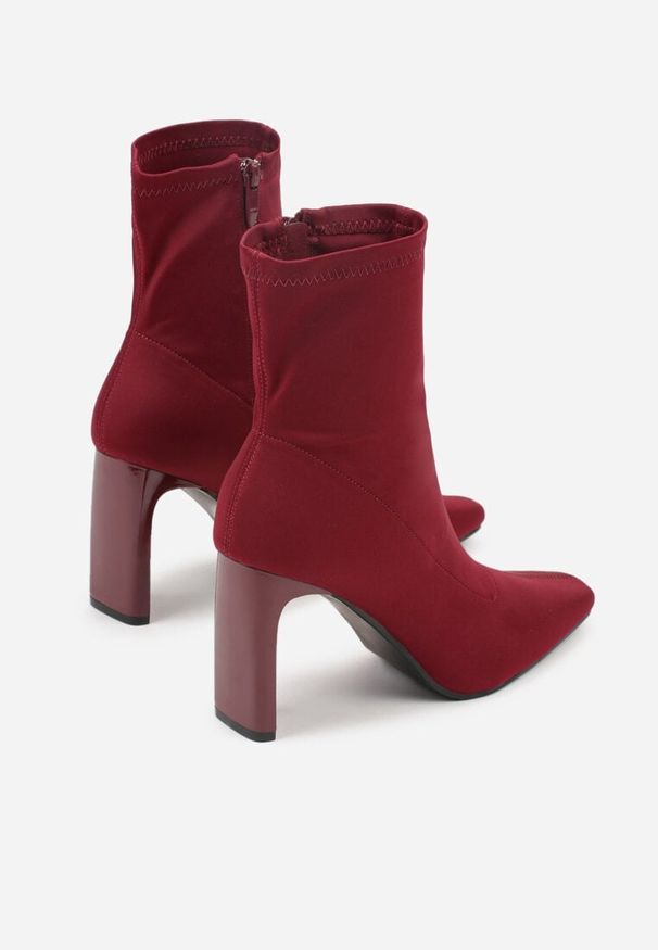 Renee - Bordowo-Czerwone Elastyczne Botki na Słupkowym Obcasie ze Szpiczastym Noskiem Atise. Nosek buta: szpiczasty. Kolor: czerwony. Materiał: jeans. Obcas: na obcasie. Styl: klasyczny. Wysokość obcasa: średni
