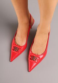 Renee - Czerwone Czółenka Sandały Vices na Kaczuszce Typu Slingback Ozdobione Metaliczną Aplikacją Lilarunea. Okazja: na co dzień. Kolor: czerwony. Materiał: jeans. Wzór: aplikacja. Sezon: lato. Obcas: na szpilce. Styl: casual, elegancki #6