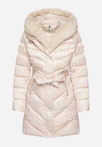 Born2be - Beżowa Pikowana Kurtka z Wiązanym Paskiem i Kapturem z Futerkiem Fenama. Okazja: na spacer, na co dzień. Kolor: beżowy. Materiał: futro. Styl: elegancki, casual #3