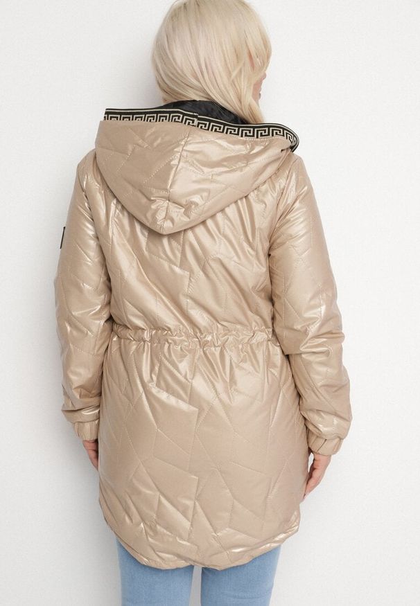 Born2be - Złota Kurtka Pikowana Parka z Nieodpinanym Kapturem Oferra. Kolekcja: plus size. Kolor: złoty