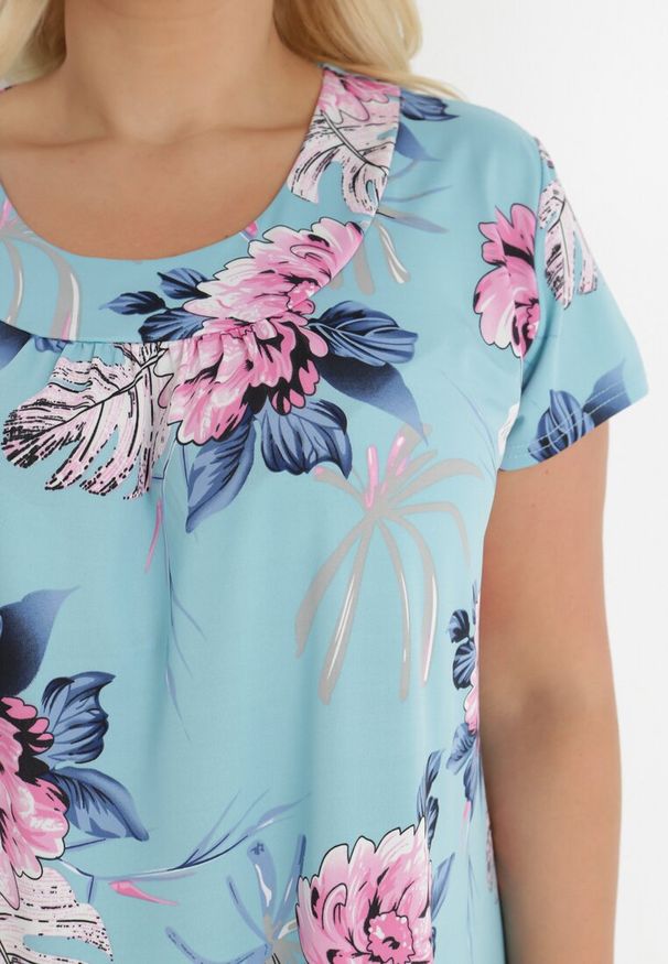 Born2be - Jasnoniebieska Sukienka Chloriphae. Kolekcja: plus size. Kolor: niebieski. Wzór: nadruk, aplikacja. Sezon: lato. Typ sukienki: dla puszystych. Styl: wakacyjny. Długość: mini