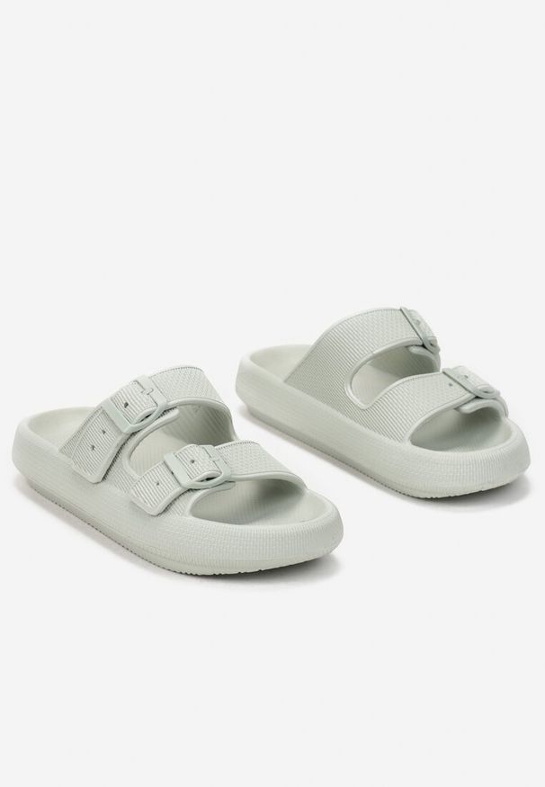 Born2be - Jasnozielone Klapki Dianile. Kolor: zielony. Materiał: guma. Wzór: aplikacja, paski, jednolity