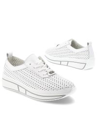 Sneakersy damskie Vinceza, e skóry naturalnej licowej ażurowa cholewka sznurowanie lekka platforma casual, białe, 95387. Okazja: na co dzień. Zapięcie: sznurówki. Kolor: biały. Materiał: skóra. Szerokość cholewki: normalna. Wzór: ażurowy. Obcas: na platformie. Styl: casual #5