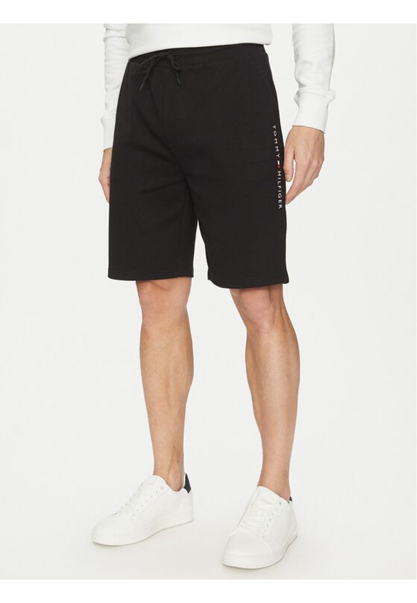 TOMMY HILFIGER - Tommy Hilfiger Szorty sportowe UM0UM03452 Czarny Regular Fit. Kolor: czarny. Materiał: syntetyk, bawełna. Styl: sportowy