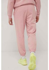 Adidas - adidas spodnie bawełniane męskie kolor różowy z nadrukiem. Kolor: różowy. Materiał: bawełna. Wzór: nadruk