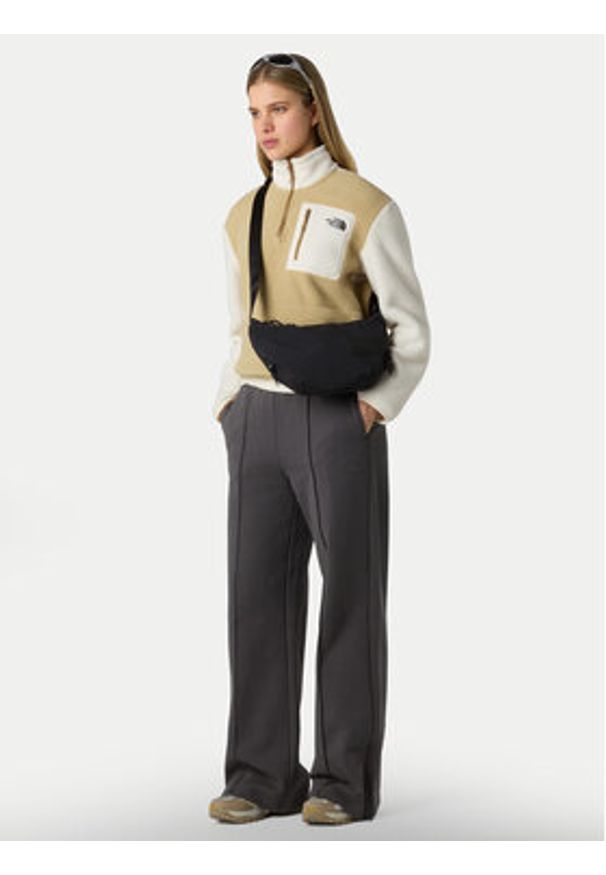 The North Face Polar Yumiori NF0A8E89 Beżowy Regular Fit. Kolor: beżowy. Materiał: syntetyk