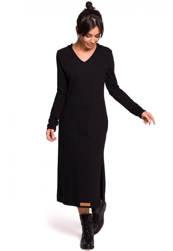 BE - Dresowa sukienka maxi z dekoltem V oraz kapturem. Okazja: na co dzień. Typ kołnierza: kaptur, dekolt w serek. Materiał: dresówka. Typ sukienki: proste. Styl: casual. Długość: maxi
