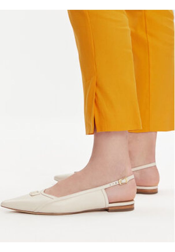 Marella Spodnie materiałowe Oceania 2413131062 Pomarańczowy Regular Fit. Kolor: pomarańczowy. Materiał: len