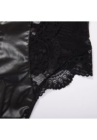 Intica - Body z wycięciem na miseczkach na romantyczne wieczory Adelind. Kolor: czarny. Materiał: materiał #6